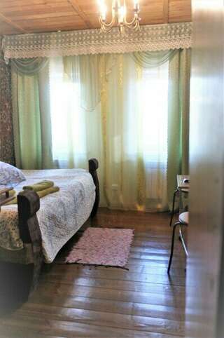 Гостиница Гостевой дом литейщика Никуличева Суздаль Бюджетный трехместный номер-1