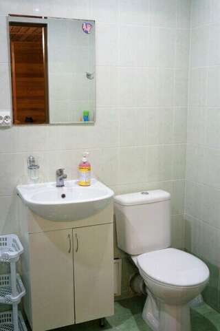 Гостиница Гостевой дом литейщика Никуличева Суздаль Бюджетный трехместный номер-2